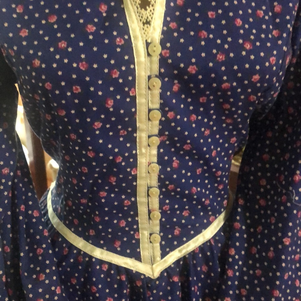 *Vintage 1970’s - featured in recent Poshmark ad- authentic Gunne Sax midi dress - Picture 10 of 16